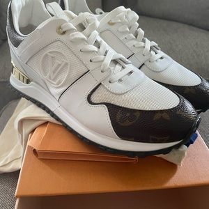 LOUIS VUITTON Run Away Sneaker White